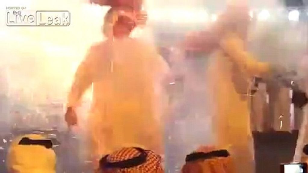 Arabia Saudita, danza tradizionale con fucile a matrimonio: parte un colpo111
