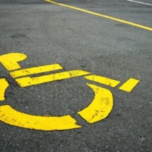 Francavilla Fontana, vigile parcheggia su posto disabile. Fotografato, si "automulta"