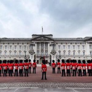Inghilterra, il conduttore televisivo confessa: "A Buckingham Palace..."