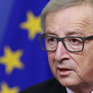 Ue, Jean-Claude Juncker "pronto a dimettersi". Ma Bruxelles smentisce