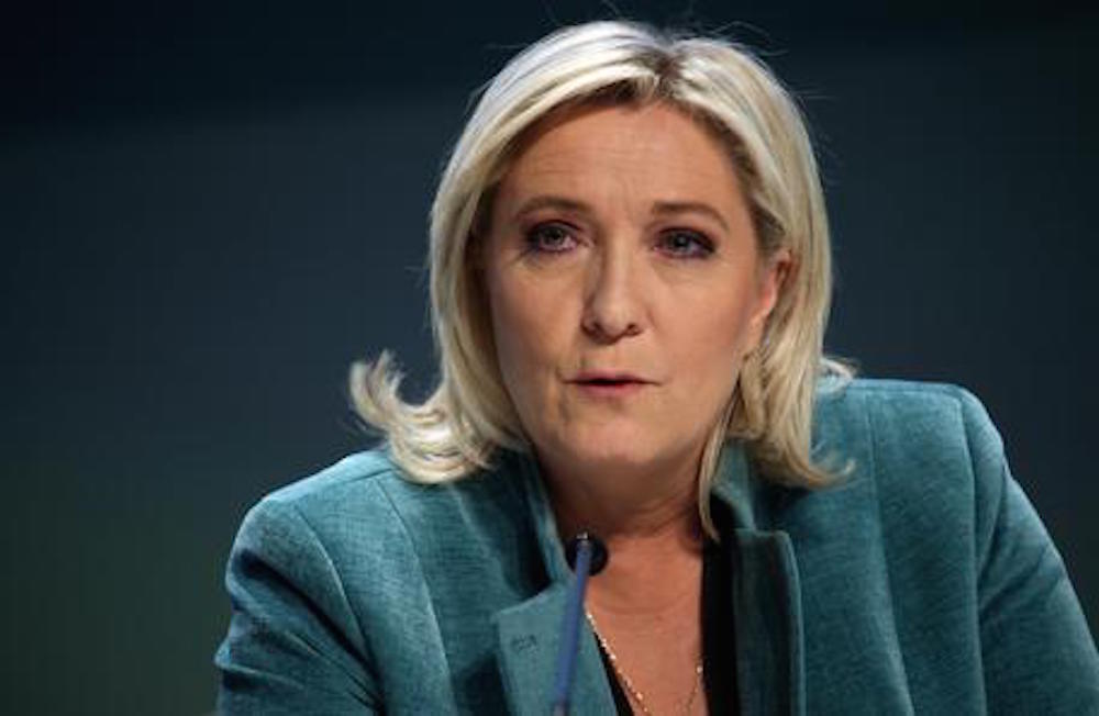 Dalla Francia monta la marea Le Pen, il giornalista non la vede ma ci travolgerà