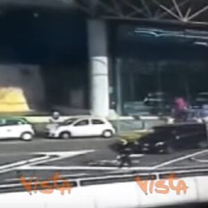 YOUTUBE Ncc investe due vigili all'aeroporto di Fiumicino: il video