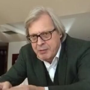 Vittorio Sgarbi: "Beppe Grillo mi ha detto che la Raggi è depensante, ho le prove"