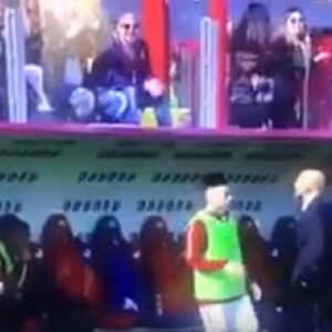YOUTUBE Spalletti fissa il tifoso che lo insulta durante Crotone-Roma
