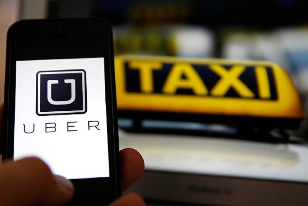 Taxi: sit-in e rivolta contro le norme pro-Uber. Roma e Fiumicino in tilt