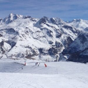Valanga a Tignes, travolti nove sciatori: almeno 4 morti