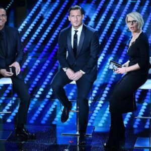 Festival di Sanremo, gaffe di Francesco Totti: "Ilary Blasi si è fatta notare a The Voice"