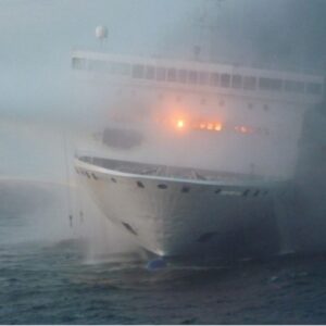 Palermo, incendio in sala macchine di un traghetto nel porto