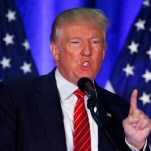 Donald Trump promette "aumento storico" per spese militari: "Taglio aiuti all'estero"