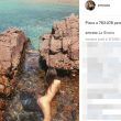 Emily Ratajkowski senza veli al mare: la foto conquista Instagram 01