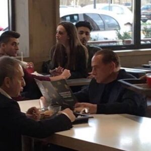 Berlusconi da McDonald's. "E' stato molto gentile, ha salutato tutti" FOTO