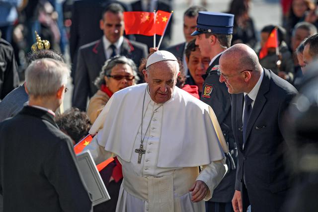 Sky licenzia, Papa Francesco fa appello per i giornalisti, Fnsi: "Governo non resti indifferente"