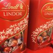Una confezione di cioccolatini Lindt