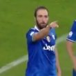Higuain segna al Napoli e indica la tribuna, polemica con De Laurentiis 05