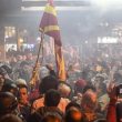 Macedonia, attivisti di destra fanno irruzione in Parlamento: deputati feriti, anche Zaev2