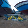 Le barche distrutte dei migranti a Lampedusa