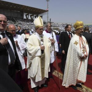 Papa Francesco al Cairo: "Unico estremismo ammesso per i credenti è la carità"
