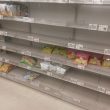Scaffali vuoti nei supermercati in Giappone: sono finite le patatine fritte