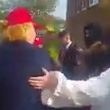 Donald Trump e Kim Jong Un sfilano insieme a Blackpool