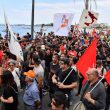 "No G7": scontri polizia antagonisti a Giardini Naxos