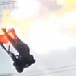 Paracadutista cade sui cavi dell'alta tensione