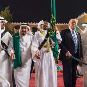 Terrorismo, ecco come Donald Trump ha calato le braghe in Arabia Saudita