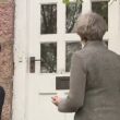 Theresa May, porta a porta in Scozia imbarazzante: le case sono vuote01