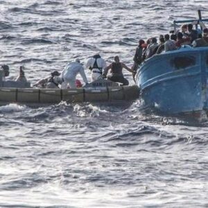 Migranti, gli 007 accusano: "Guardia costiera Libia favorisce il traffico di esseri umani"