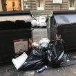 Roma Prati: escremento umano in mezzo ai rifiuti, davanti supermercato e... Cassazione FOTO