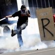 Brasile, folla assalta ministeri. Temer schiera l'esercito02