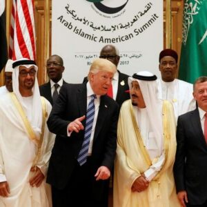 Arabia Saudita isola il Qatar per colpire l'Iran sciita. Le armi di Trump ai wahhabiti sunniti