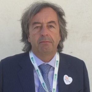 Roberto Burioni, Lorenzin propone una medaglia per il medico pro-vaccini minacciato