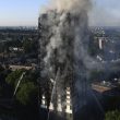 Londra, Grenfell Tower in fiamme. Evacuati molti residenti, 30 feriti 05