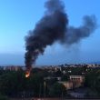 Roma, incendio a Monte Sacro: sterpaglie e baracche in fiamme FOTO01