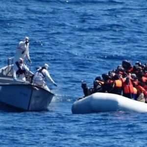 Migranti, diecimila recuperati in mare in 4 giorni: si pensa alla chiusura dei porti