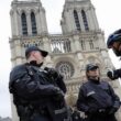 Parigi, uomo col martello a Notre Dame: poliziotto spara e lo ferisce