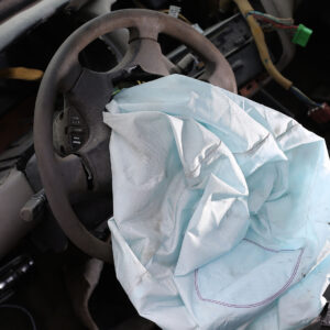 Australia, uomo colpito al collo da una scheggia: nuova vittima per l'airbag Takata