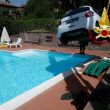 Perugia, auto finisce nella piscina...da sola FOTO