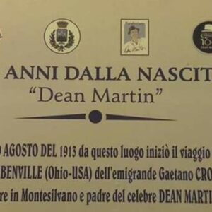 Montesilvano, "emigrande" sulla targa dedicata a Dean Martin FOTO. Ironia su Facebook