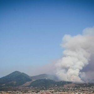 Vesuvio in fiamme, incendio sembra l'eruzione del vulcano FOTO