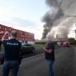 Milano, incendio deposito rifiuti di Bruzzano
