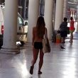 YOUTUBE Bologna, ragazza senza vestiti in giro per la città: "Non avevo voglia di vestirmi"03