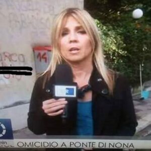 Rai, bestemmia in diretta durante Tgr Lazio: la scritta dietro l'inviata FOTO