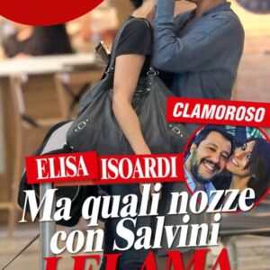 Elisa Isoardi bacia un altro ad Ibiza