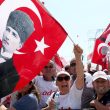 Turchia, opposizione in piazza a Istanbul contro Erdogan: "Siamo un milione"03