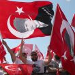 Turchia, opposizione in piazza a Istanbul contro Erdogan: "Siamo un milione"02