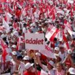 Turchia, opposizione in piazza a Istanbul contro Erdogan: "Siamo un milione"08
