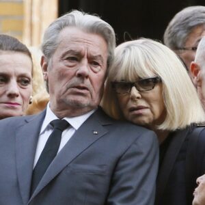 Morta l'attrice Mireille Darc, 79 anni. Fu compagna di Alain Delon