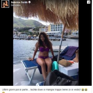 Sabrina Ferilli in bikini e in formissima a Ischia