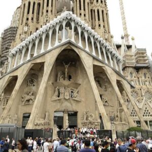 Barcellona, nel covo dei terroristi pronto esplosivo per colpire la Sagrada Familia